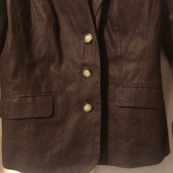 A linen blazer - Picture 3 of 5